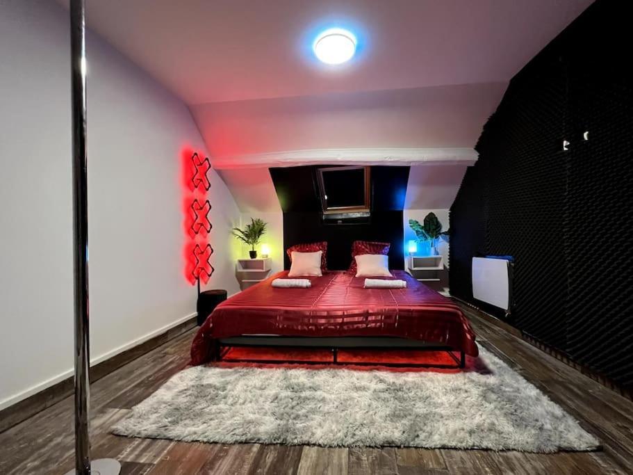 Red Love-Room / Balneo & Plus ! Souppes-sur-Loing Ngoại thất bức ảnh