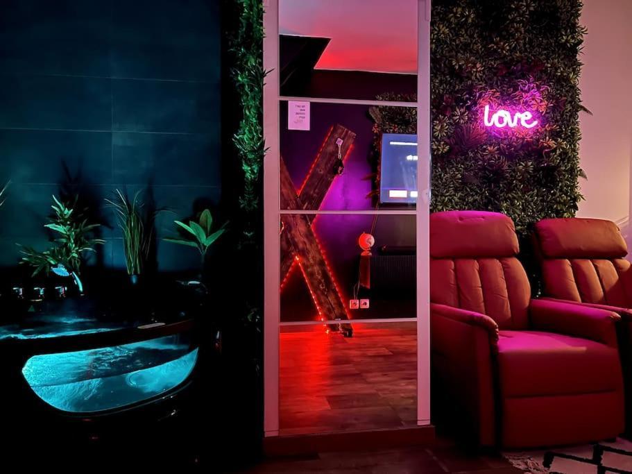 Red Love-Room / Balneo & Plus ! Souppes-sur-Loing Ngoại thất bức ảnh