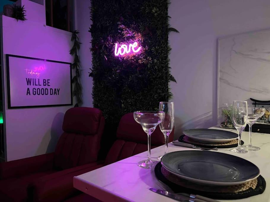 Red Love-Room / Balneo & Plus ! Souppes-sur-Loing Ngoại thất bức ảnh