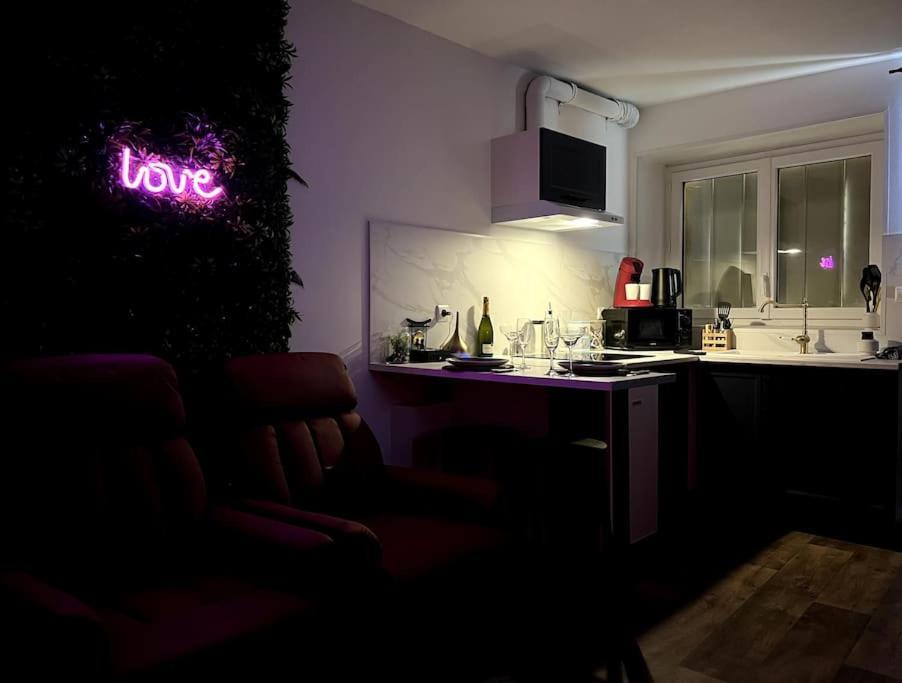 Red Love-Room / Balneo & Plus ! Souppes-sur-Loing Ngoại thất bức ảnh