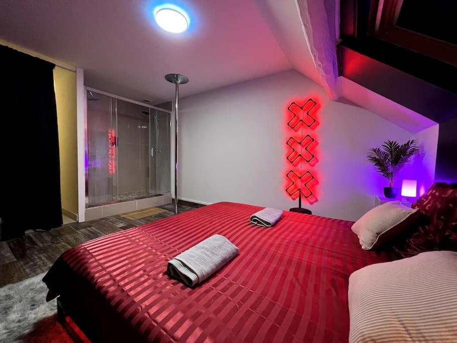 Red Love-Room / Balneo & Plus ! Souppes-sur-Loing Ngoại thất bức ảnh